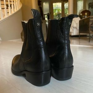 FRYE black leather boots size 7 (narrow)